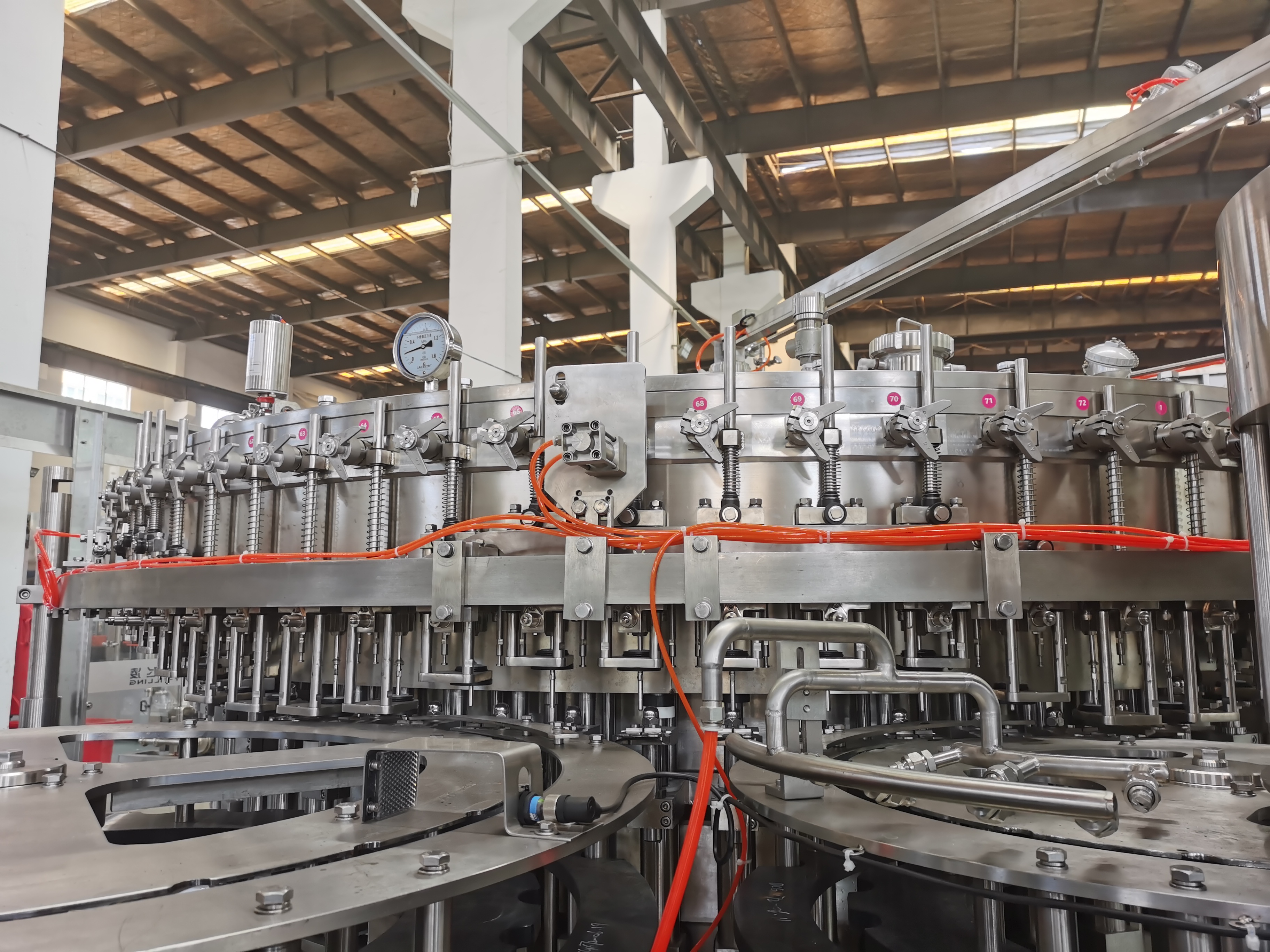 Заводская система автоматического производства жидкости для производства розлива для линии точности пива для домашних животных 