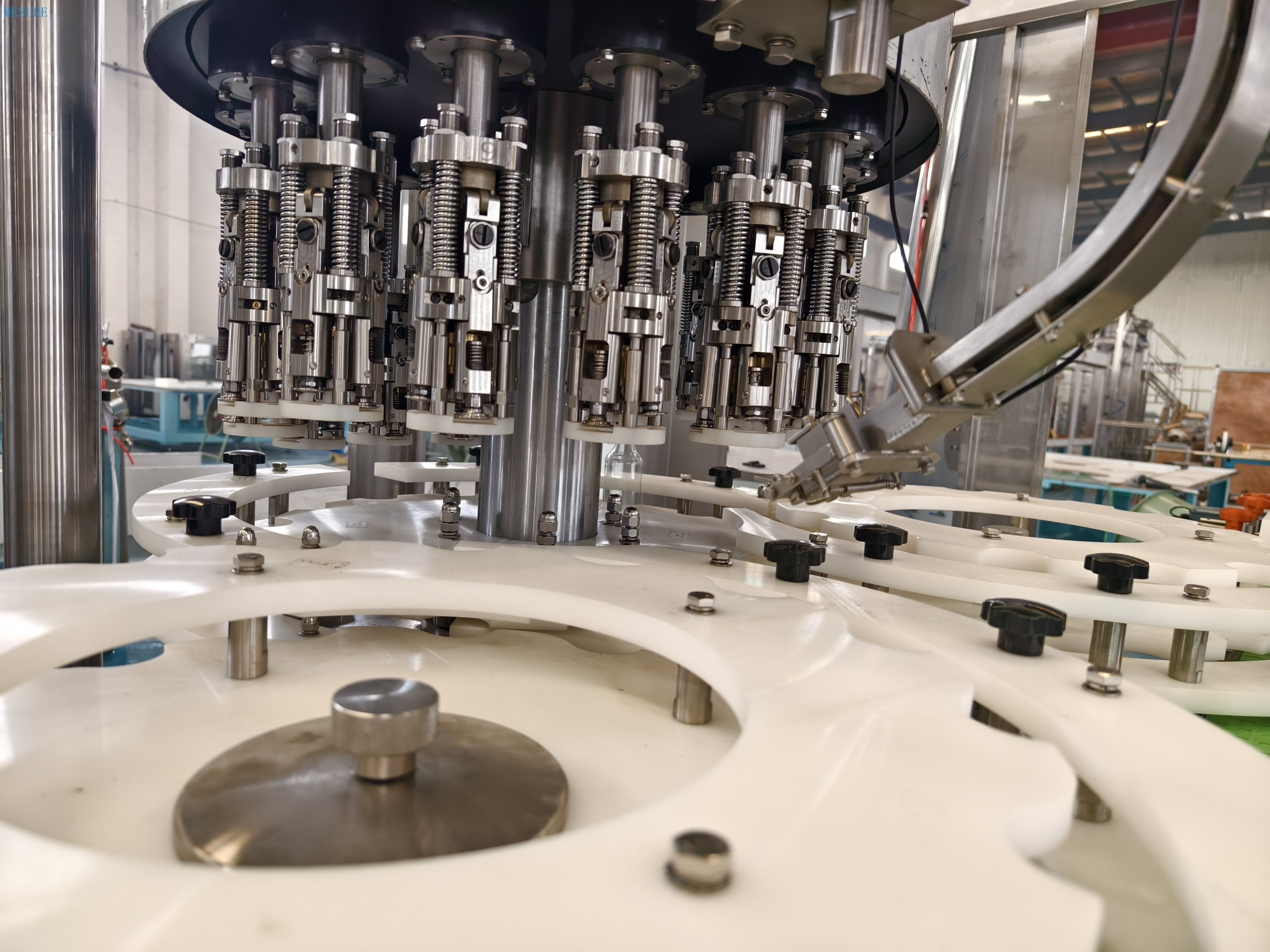 Стеклянная бутылка жидкая вода для зачистки/ линия производства воды