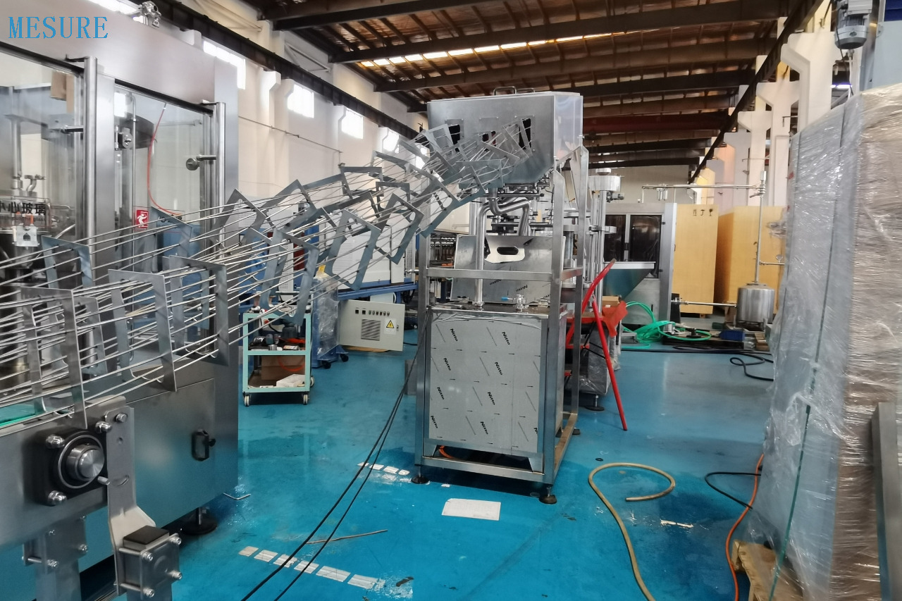 Производство заполнения машины для алюминиевого банки с фруктовым соком.