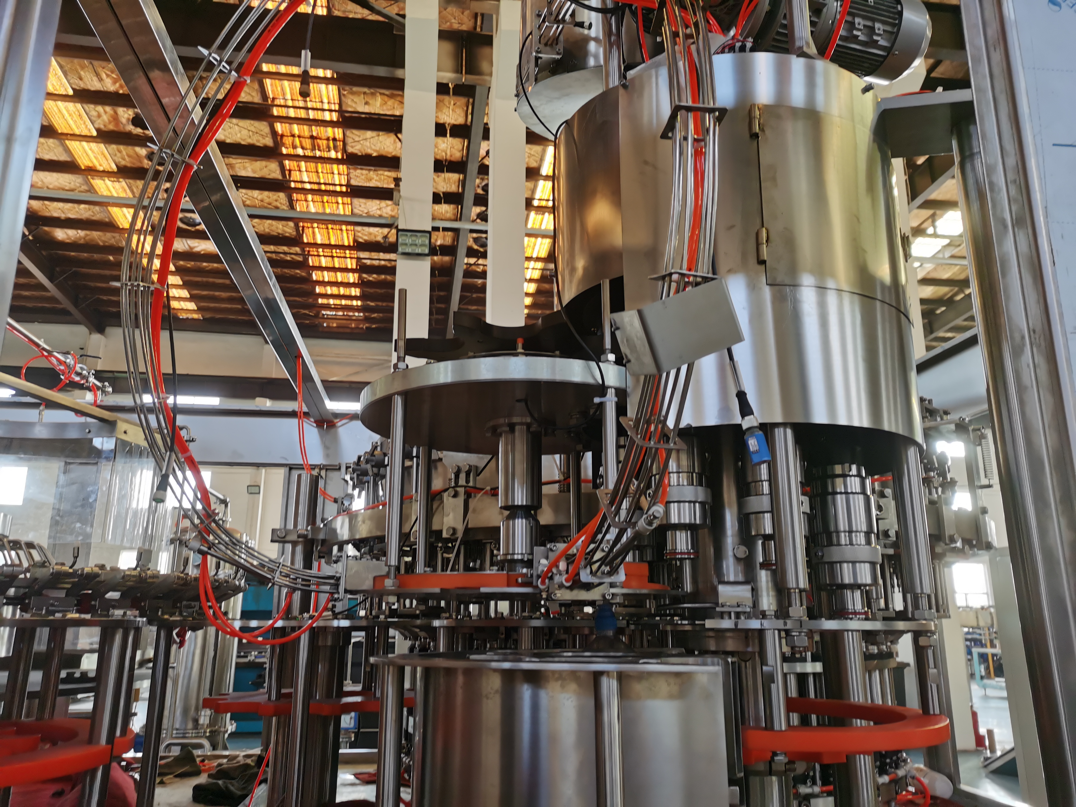 Стекло из бутилированного крафтового пива заполнение полной линейки ROPP Cap 