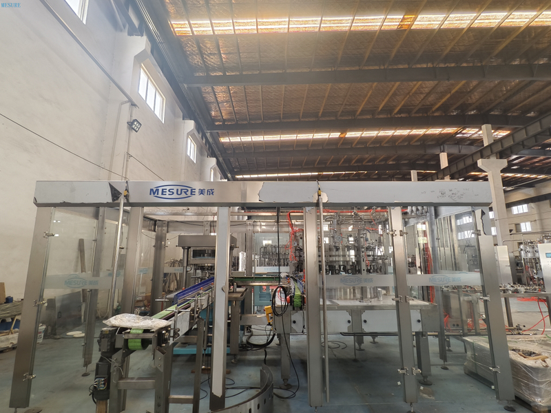 Производство заполнения машины для алюминиевого банки с фруктовым соком.