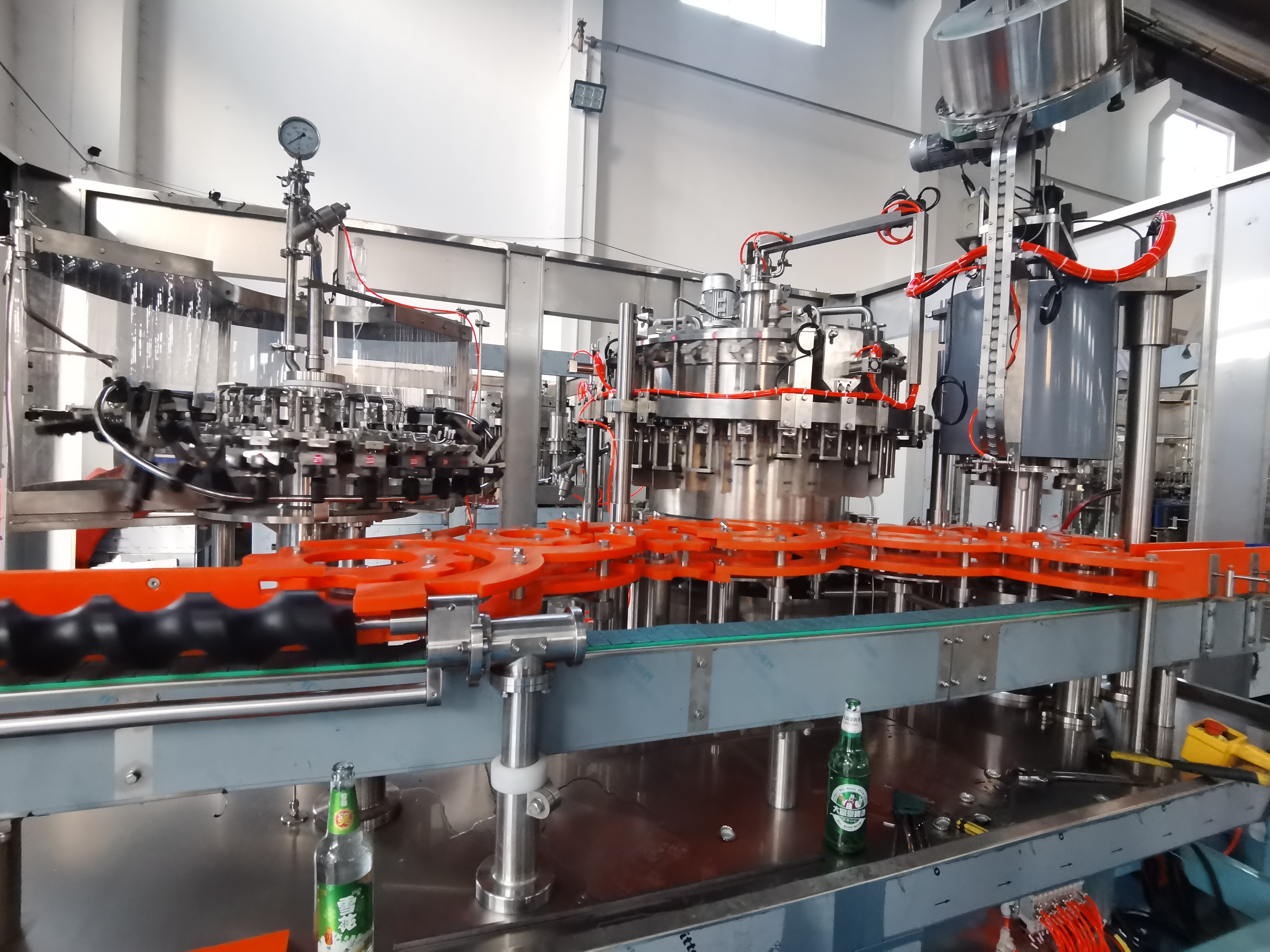 Стекло из бутилированного крафтового пива заполнение полной линейки ROPP Cap 