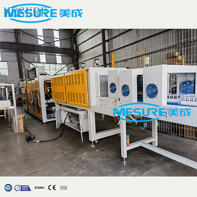 Автоматическая пленка пленки картонной панели или тренажера добавлена ​​тепловая оберточная машина для бутылочных банков