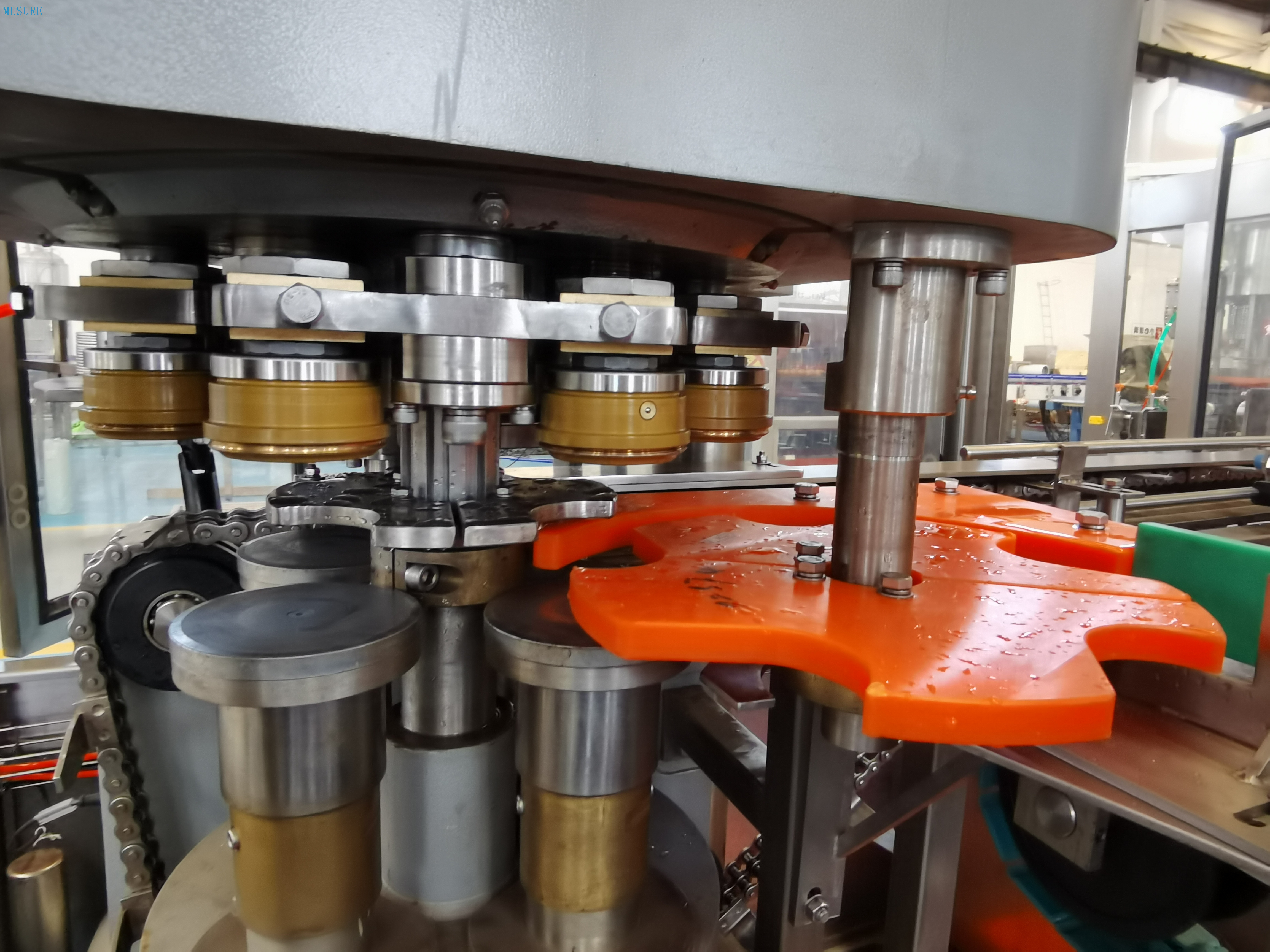 Пользовательские машины для заполнения для пива/газированных напитков | Эффективная линия упаковки малого бизнеса с герметизацией